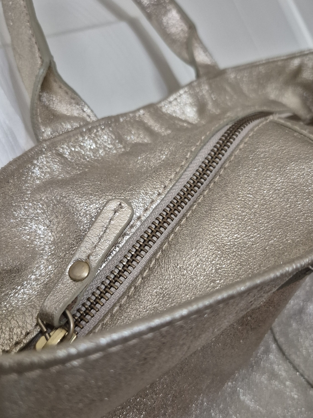 American Eagle Urban Outfitters Italian Leather Silver Tote - Picture 7 of 13